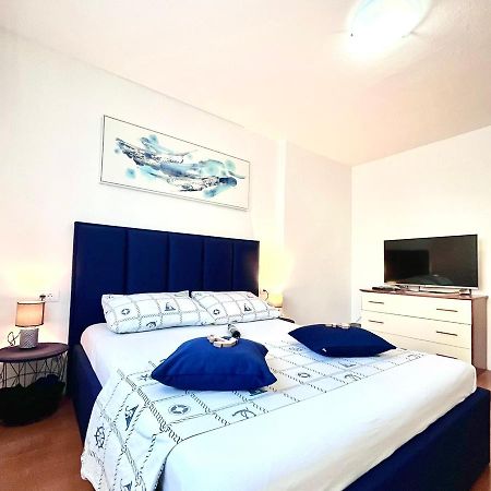 Luana Lux Apartment Pula Luaran gambar