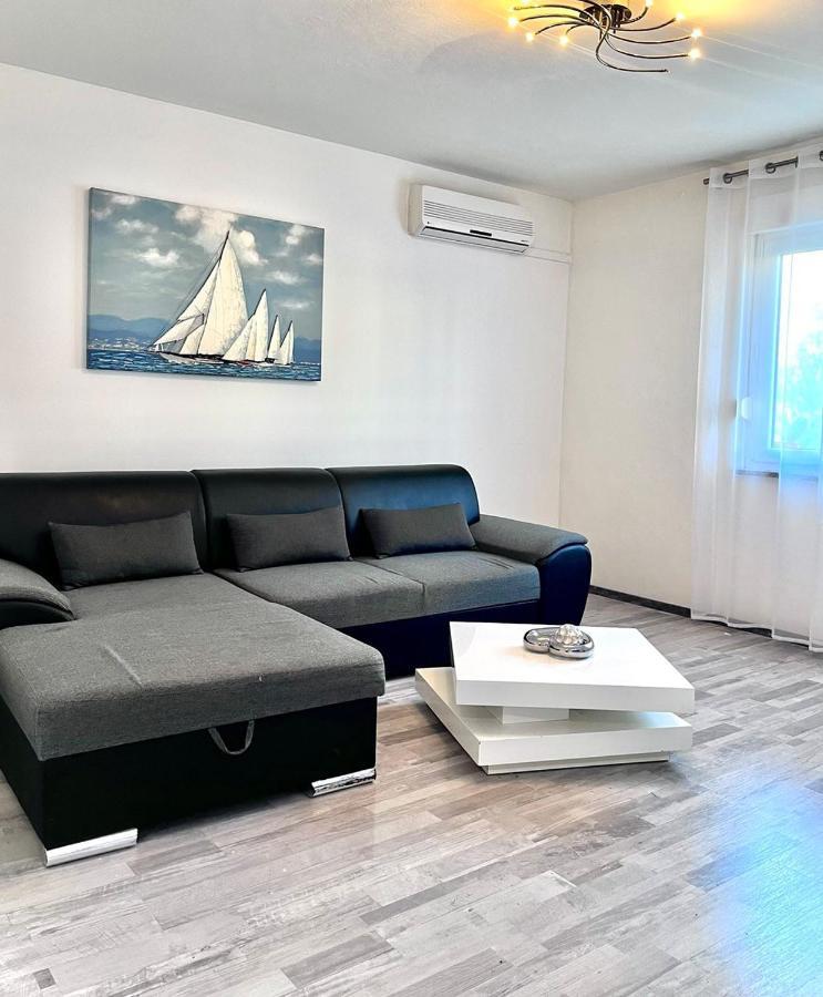 Luana Lux Apartment Pula Luaran gambar