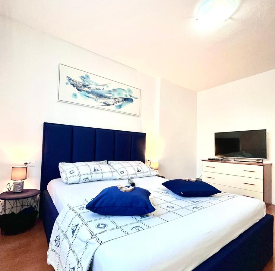 Luana Lux Apartment Pula Luaran gambar