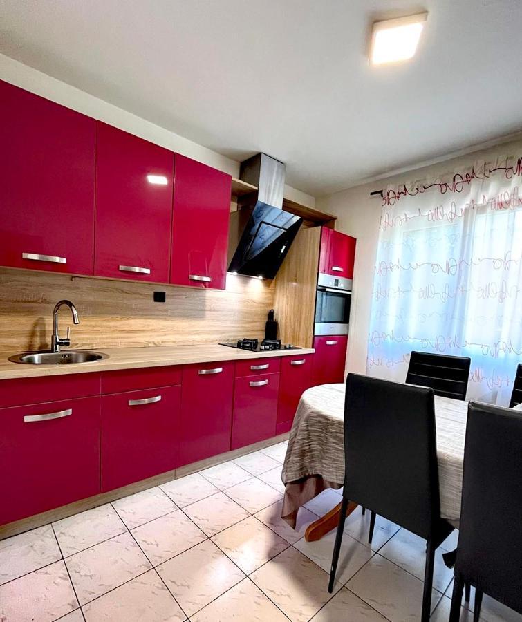 Luana Lux Apartment Pula Luaran gambar